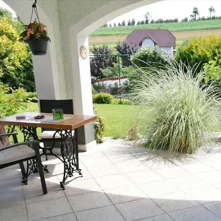 Cosy Apartment In Oed Hling With Garden Mauer bei Amstetten Exterior foto